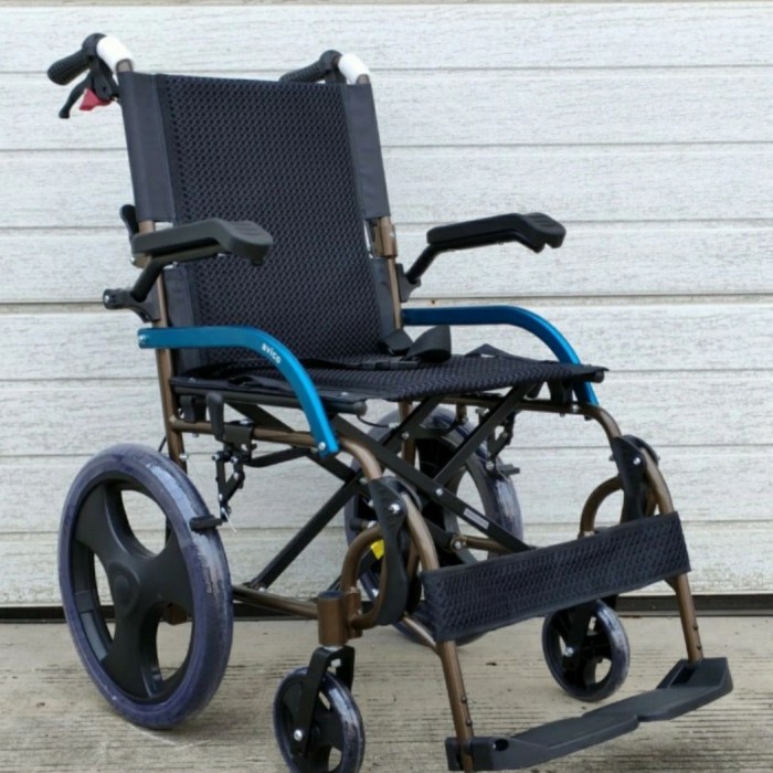 Kursi Roda Semi Traveling  ATHENA ( 20inc) Avico